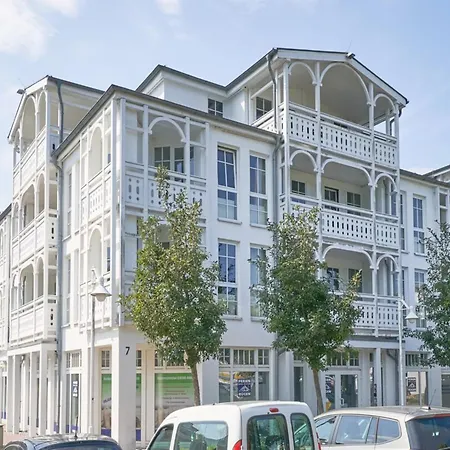 Moderne Mit Balkon In Suedostlage In Lejlighed *